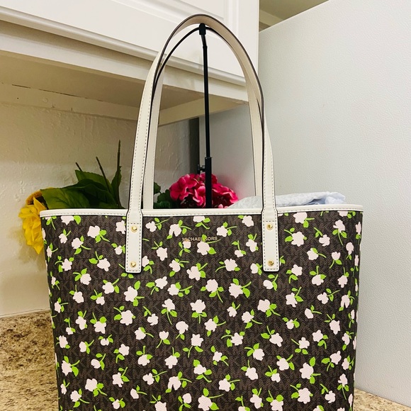 Michael KORS Large Open Tote - Picture 14 of 16